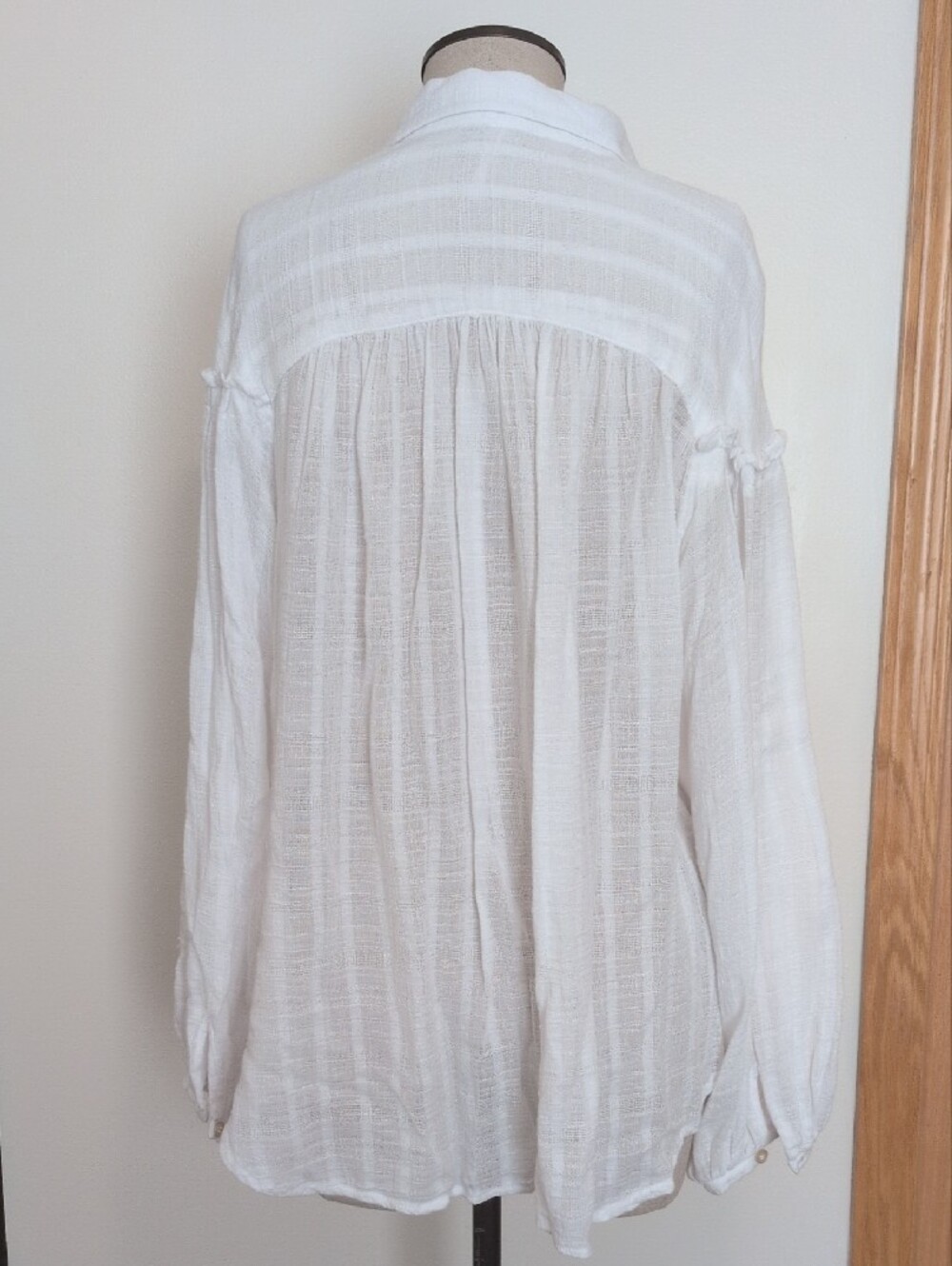 Free People Med White Lightweight Button-Down Gauze Shirt - Picture 2 of 6
